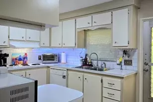 6322 Cypress Ln, Lantana, FL 33462 - Photo 7