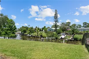864 SE Degan Dr, Port Saint Lucie, FL 34983 - Photo 7