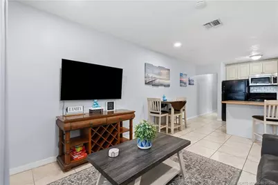 657 SW Cleveland Avenue, Stuart, FL 34994 - Photo 17