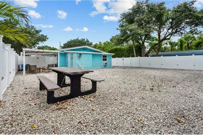 657 SW Cleveland Avenue, Stuart, FL 34994 - Photo 3