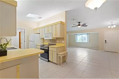 537 NW Sagamore Terrace, Port Saint Lucie, FL 34983 - Photo 9