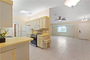 537 NW Sagamore Terrace, Port Saint Lucie, FL 34983 - Photo 9