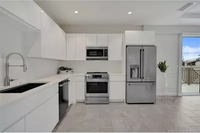 41 Seminole SW Street Apt #209, Stuart, FL 34994 - Photo 17