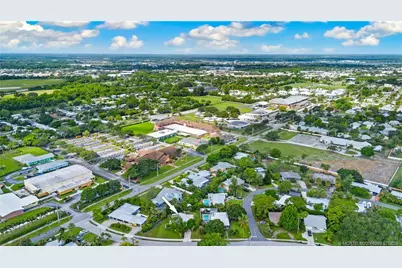 908 SE Krueger Parkway, Stuart, FL 34996 - Photo 3