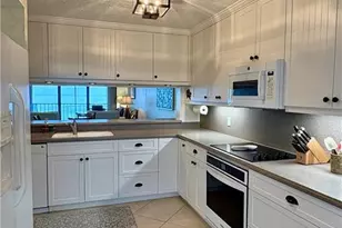 2571 Ocean Blvd NE, Stuart, FL 34996 - Photo 3