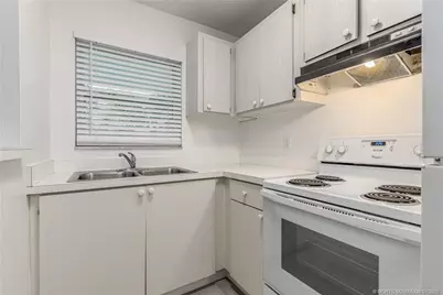 660 SW Bryant Avenue #10, Stuart, FL 34994 - Photo 7