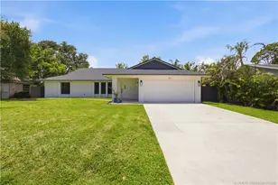 822 SE Cavern Ave, Port Saint Lucie, FL 34983 - Photo 1