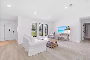 822 SE Cavern Ave, Port Saint Lucie, FL 34983 - Photo 5
