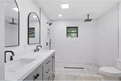 822 SE Cavern Avenue, Port Saint Lucie, FL 34983 - Photo 17