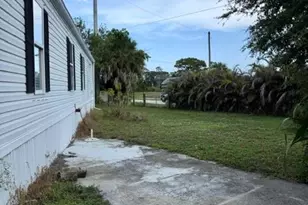 8423 SE Sandy Ln, Hobe Sound, FL 33455 - Photo 23