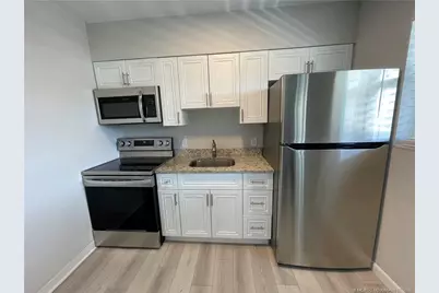 661 Hernando Street #7, Fort Pierce, FL 34949 - Photo 3