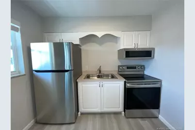 661 Hernando Street #8, Fort Pierce, FL 34949 - Photo 3