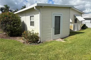 7704 SE Saratoga Dr, Hobe Sound, FL 33455 - Photo 5