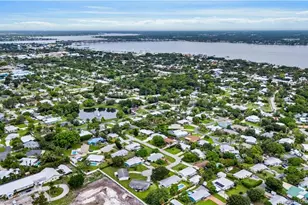 1126 SE Alamanda Ln, Stuart, FL 34996 - Photo 49