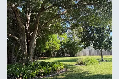 2457 NE Wilda Street NE, Jensen Beach, FL 34957 - Photo 5