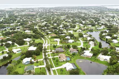 2490 NE Pinecrest Lakes Boulevard, Jensen Beach, FL 34957 - Photo 35