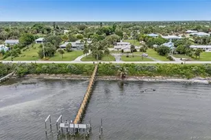104 Sheridan Ln, Jensen Beach, FL 34957 - Photo 3
