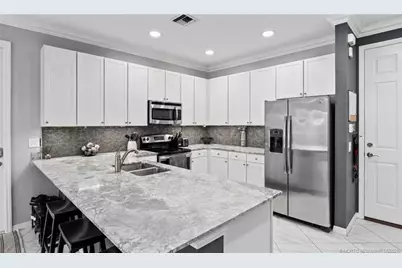 650 SW Glen Crest Way, Stuart, FL 34997 - Photo 9