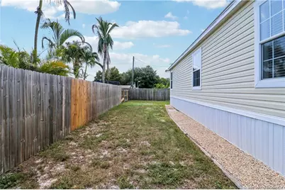 264 NE Oak Street, Stuart, FL 34994 - Photo 23