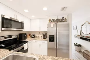 390 NE Edgewater Dr, Stuart, FL 34996 - Photo 11