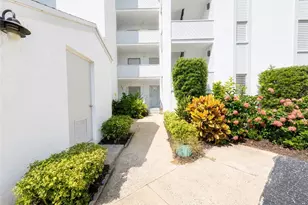 390 NE Edgewater Dr, Stuart, FL 34996 - Photo 3