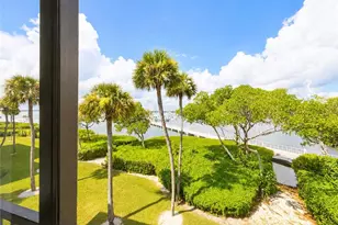 390 NE Edgewater Dr, Stuart, FL 34996 - Photo 23