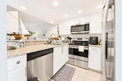 390 NE Edgewater Drive #302, Stuart, FL 34996 - Photo 9