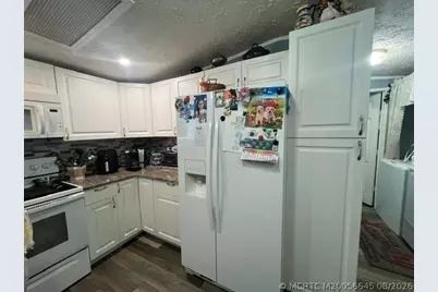 9 N Eric Circle, Greenacres, FL 33463 - Photo 5