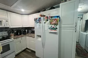 9 N Eric Cir, Greenacres, FL 33463 - Photo 5