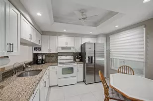 221 NE Plantation Rd, Stuart, FL 34996 - Photo 9