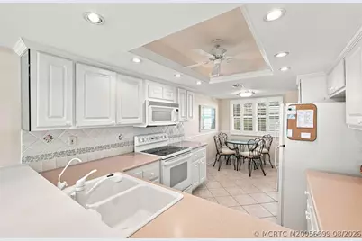 529 NE Plantation Road #407, Stuart, FL 34996 - Photo 9