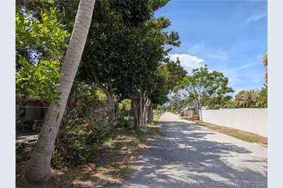2457 NE Hickory Avenue, Jensen Beach, FL 34957 - Photo 5