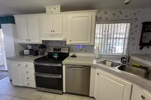 6225 Holly Ln, Lantana, FL 33462 - Photo 11