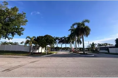 40 Plantation Boulevard, Lake Worth, FL 33467 - Photo 11