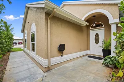 601 SE Barr Street, Port Saint Lucie, FL 34984 - Photo 5