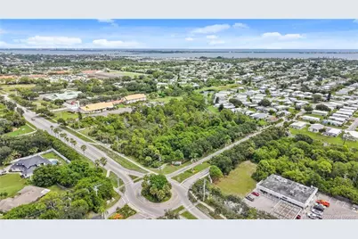 2201 NE Savannah Road, Jensen Beach, FL 34957 - Photo 7