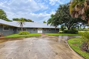 1505 SW St Andrews Dr, Palm City, FL 34990 - Photo 3