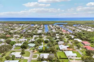 8303 SE Cumberland Cir, Hobe Sound, FL 33455 - Photo 7