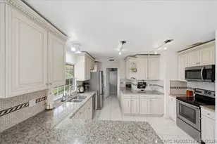 1357 SE Oakmont Ln SE, Port Saint Lucie, FL 34952 - Photo 5