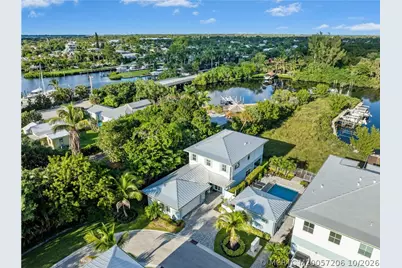 4659 SE Manatee Way, Stuart, FL 34997 - Photo 3