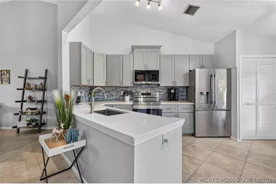 6070 SE Martinique Drive #202, Stuart, FL 34997 - Photo 11