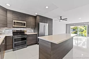 809 W Oakland Park Blvd, Oakland Park, FL 33311 - Photo 1