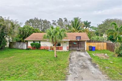 675 SW 34th Terrace, Palm City, FL 34990 - Photo 1