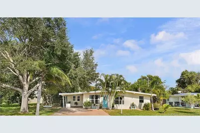 1013 SE 10th Street, Stuart, FL 34996 - Photo 1