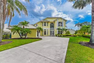 710 SE Essex Dr, Port Saint Lucie, FL 34984 - Photo 1