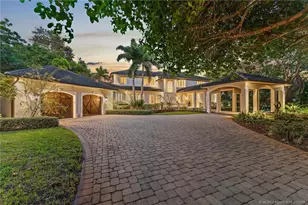 301 SE Harbor Point Dr, Stuart, FL 34996 - Photo 1