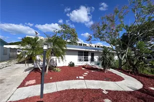 33 SE Sailfish Ln, Stuart, FL 34996 - Photo 1