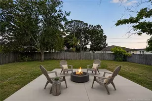 922 SW Haleyberry Ave, Port Saint Lucie, FL 34953 - Photo 1