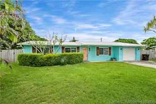 1126 SE Alamanda Ln, Stuart, FL 34996 - Photo 1