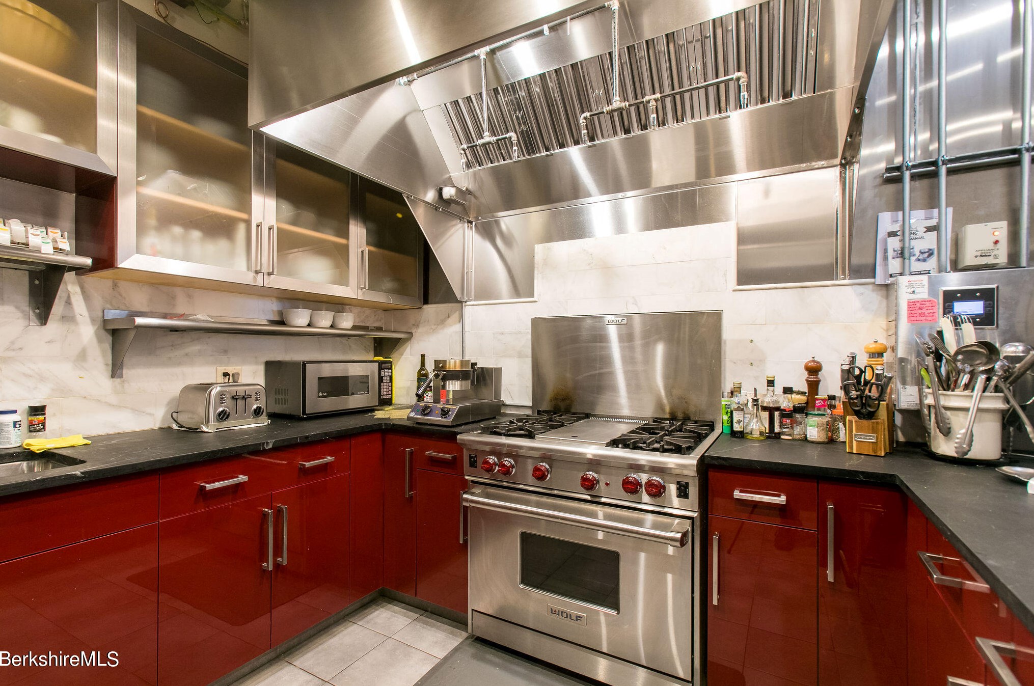 281 Main St, Alford MA 01230-6109 exterior